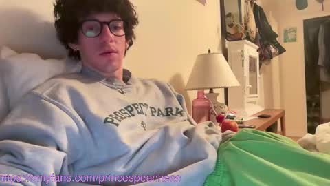 Snapshot of princespeaches chatting on 12/14/25, 12:38 Peaches online show from 12/14/25, 12:38