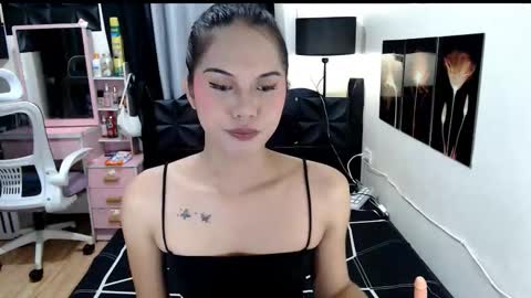 Snapshot of princess_018 chatting on 10/21/25, 02:01 Shane online show from 10/21/25, 02:01