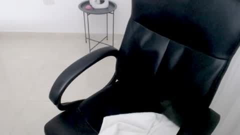 Snapshot of princess_19x chatting on 04/15/26, 12:17 valery dollx online show from 04/15/26, 12:17