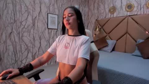 Snapshot of princess_anniee chatting on 09/15/25, 11:43 ANIEE online show from 09/15/25, 11:43