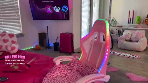 Snapshot of princess_cece chatting on 11/06/25, 10:43 Cece NEXT LIVESTREAM -- DEC. 4th 7 PM CST online show from 11/06/25, 10:43