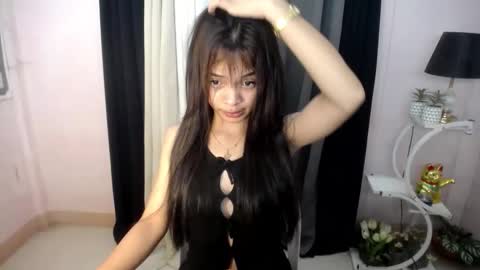 Snapshot of princess_luxe chatting on 04/06/26, 07:04 Cutie Princess online show from 04/06/26, 07:04