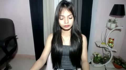 Snapshot of princess_luxe chatting on 05/18/26, 02:07 Cutie Princess online show from 05/18/26, 02:07