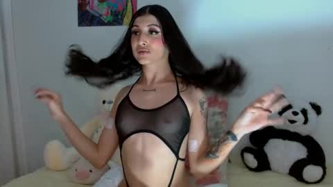 Snapshot of princess_ofyourdreams chatting on 11/05/25, 04:12 Sophie online show from 11/05/25, 04:12