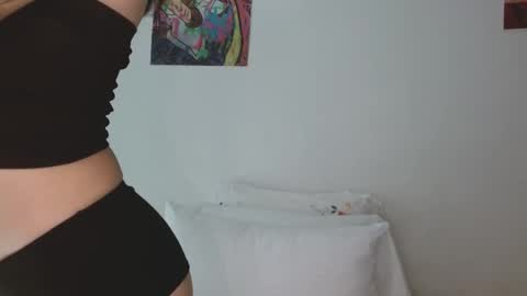 Snapshot of princess_ofyourdreams chatting on 11/28/25, 04:31 Sophie online show from 11/28/25, 04:31