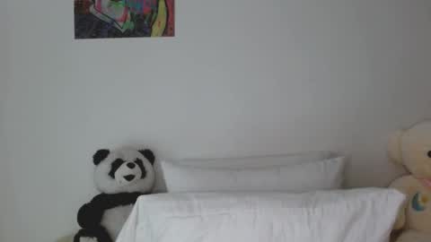 Snapshot of princess_ofyourdreams chatting on 12/01/25, 03:44 Sophie online show from 12/01/25, 03:44