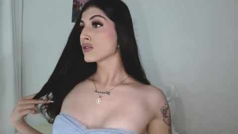 Snapshot of princess_ofyourdreams chatting on 12/04/25, 08:50 Sophie online show from 12/04/25, 08:50