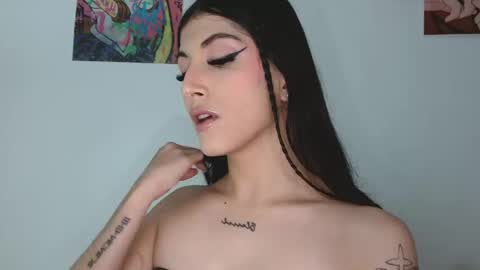 Snapshot of princess_ofyourdreams chatting on 03/13/26, 01:01 Sophie online show from 03/13/26, 01:01