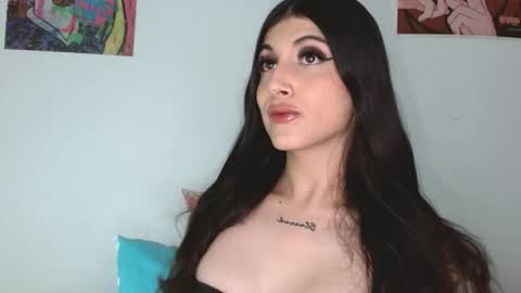 Snapshot of princess_ofyourdreams chatting on 03/18/26, 10:07 Sophie online show from 03/18/26, 10:07