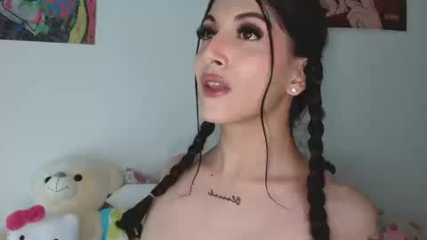 Snapshot of princess_ofyourdreams chatting on 03/20/26, 02:33 Sophie online show from 03/20/26, 02:33