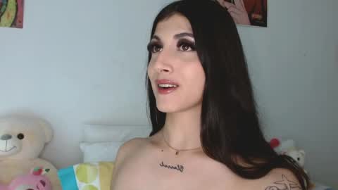 Snapshot of princess_ofyourdreams chatting on 04/17/26, 06:16 Sophie online show from 04/17/26, 06:16