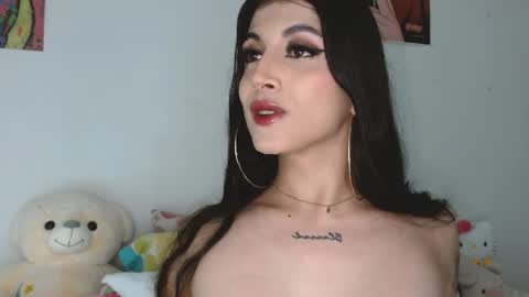 Snapshot of princess_ofyourdreams chatting on 04/18/26, 10:54 Sophie online show from 04/18/26, 10:54
