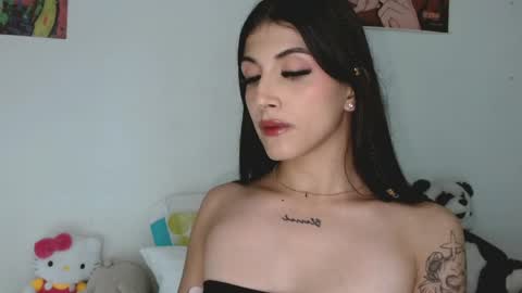 Snapshot of princess_ofyourdreams chatting on 04/21/26, 02:04 Sophie online show from 04/21/26, 02:04