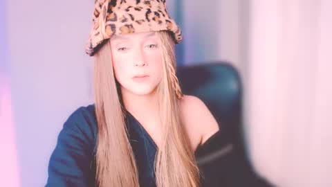 Snapshot of princess_peaach chatting on 10/26/25, 02:06 ArianaJoliiee online show from 10/26/25, 02:06