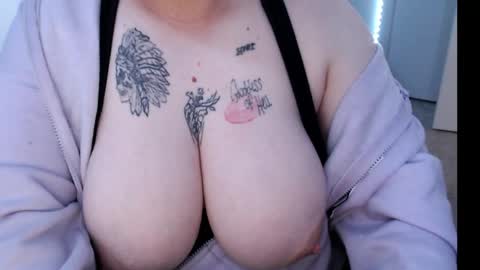 Snapshot of princess_pixielove chatting on 04/12/26, 02:00 TomboyTease online show from 04/12/26, 02:00