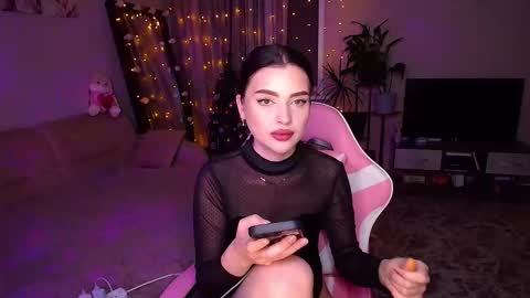 princessamira1 online show from 12/17/25, 04:35