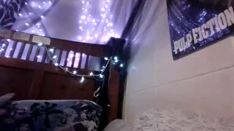 Holly love online show from 10/30/25, 09:37