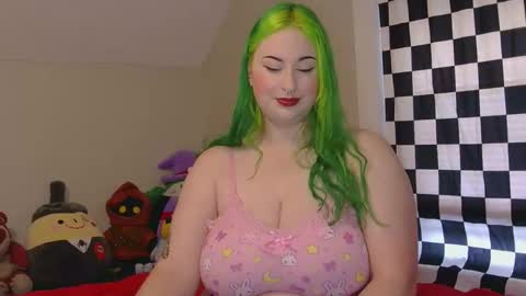 Snapshot of princesskiracb chatting on 10/22/25, 02:06 Princess Kira online show from 10/22/25, 02:06