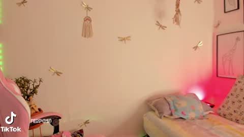 princessluna_14 online show from 06/12/26, 10:08