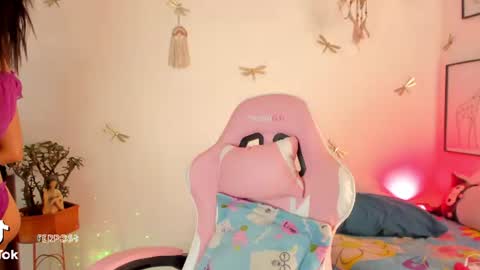 princessluna_14 online show from 07/12/26, 09:39