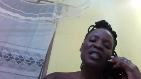 Snapshot of princessmiles2 chatting on 07/20/26, 08:22 phelly online show from 07/20/26, 08:22