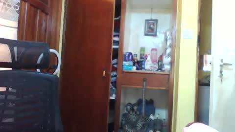 Snapshot of princessmiles2 chatting on 07/21/26, 08:27 phelly online show from 07/21/26, 08:27