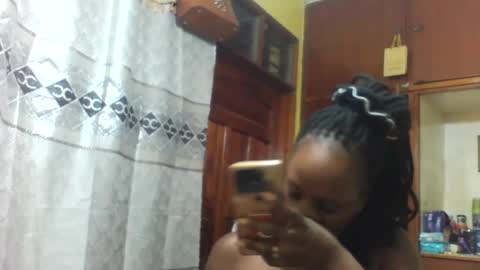 Snapshot of princessmiles2 chatting on 07/21/26, 08:33 phelly online show from 07/21/26, 08:33