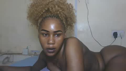 Snapshot of princesssweetass2 chatting on 11/04/25, 02:05 FENNY online show from 11/04/25, 02:05