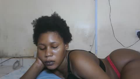 Snapshot of princesssweetass2 chatting on 12/02/25, 12:27 FENNY online show from 12/02/25, 12:27