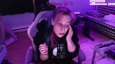 Snapshot of princesstyff chatting on 04/09/26, 12:10 Tyff et Blast online show from 04/09/26, 12:10