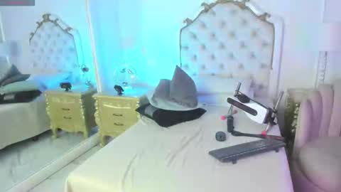 Marcela online show from 02/11/25, 10:50