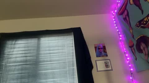 Snapshot of prism50 chatting on 10/18/25, 09:15 Prism online show from 10/18/25, 09:15