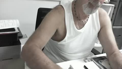 mature hairy guy online show from 07/02/26, 04:35
