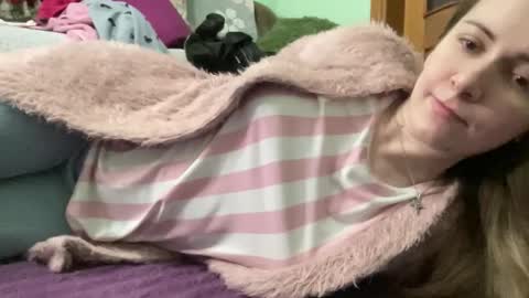 Snapshot of proud_sweet_21 chatting on 10/18/25, 10:10 proud sweet 21 online show from 10/18/25, 10:10