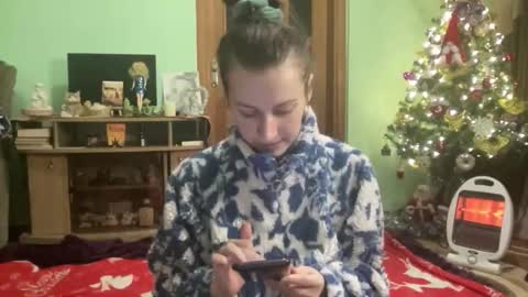 Snapshot of proud_sweet_21 chatting on 12/21/25, 12:18 proud sweet 21 online show from 12/21/25, 12:18