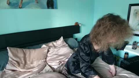 Snapshot of prxscillia_tx chatting on 09/22/25, 06:48 prxscillia_tx online show from 09/22/25, 06:48