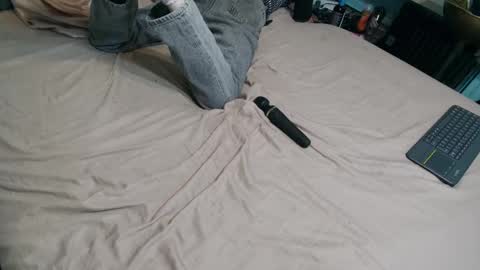 Snapshot of prxscillia_tx chatting on 10/23/25, 07:12 prxscillia_tx online show from 10/23/25, 07:12