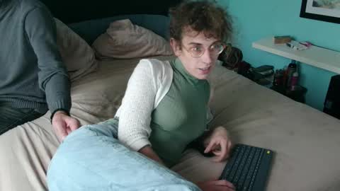 Snapshot of prxscillia_tx chatting on 11/11/25, 01:55 prxscillia_tx online show from 11/11/25, 01:55