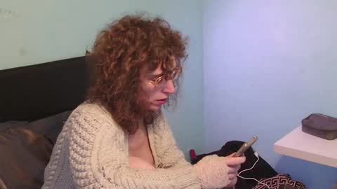 Snapshot of prxscillia_tx chatting on 12/21/25, 03:30 prxscillia_tx online show from 12/21/25, 03:30
