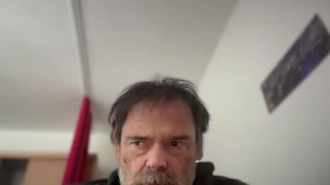 Snapshot of psychoted chatting on 11/16/25, 10:32 Basti or Baaaaasti online show from 11/16/25, 10:32