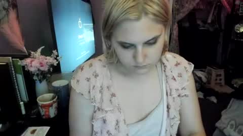 Snapshot of publicfreakxxx chatting on 06/18/26, 12:11 publicfreakxxx online show from 06/18/26, 12:11