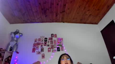 Snapshot of pucaa_ chatting on 02/05/26, 01:21 Emma Rico model indep online show from 02/05/26, 01:21