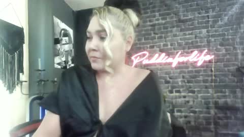 Krystle online show from 05/08/26, 01:27