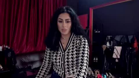 Snapshot of puffy_love chatting on 11/10/25, 10:42 MissPuffyLove online show from 11/10/25, 10:42