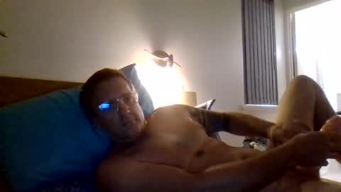 Snapshot of pulllin4u chatting on 04/19/26, 08:33 pulllin4u online show from 04/19/26, 08:33
