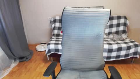 Polly online show from 09/19/25, 04:14