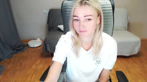 Polly online show from 12/14/25, 04:51