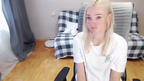 Polly online show from 06/12/26, 06:34