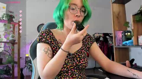Snapshot of pumbazaebumba chatting on 03/05/25, 10:11 Alisa lack of vitamin D online show from 03/05/25, 10:11