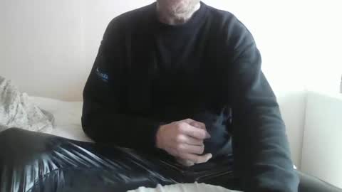 Snapshot of pumpindk chatting on 03/01/25, 09:40 Pumpin online show from 03/01/25, 09:40
